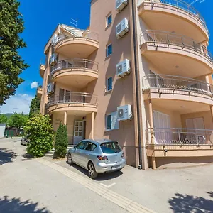 apartments-vanda-selce.primorje-gorskikotar.com/